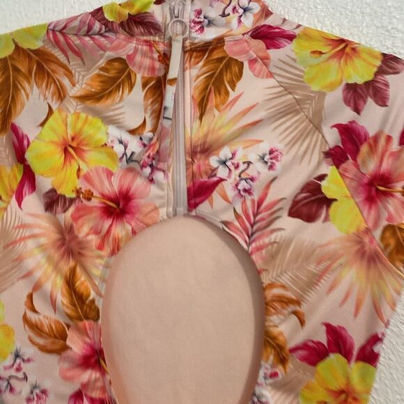 NWT- Hurley-hibiscus Hawaiian print sleeved one piece- Size XL - Picture 8 of 10